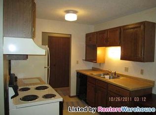 570 Whispering Ln APT 103, Hastings, MN 55033
