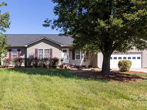 109 Hunter Ct, Oakboro, NC 28129