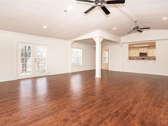 3rd image of 2827 E Whippoorwill Ln
