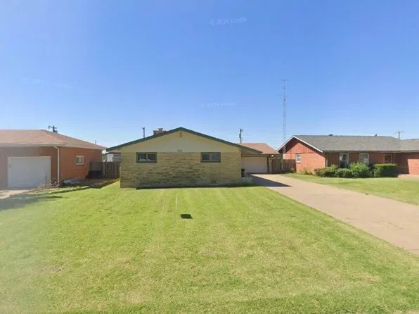934 E 1st St, Russell, KS 67665