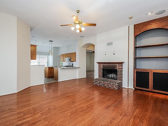 3rd image of 8400 Arcadia Dr