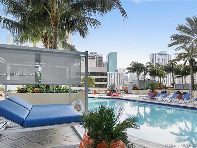 244 Biscayne Boulevard Mall #2109 — Photo 12