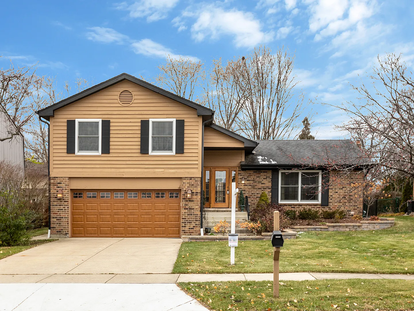 1514 Castlewood Dr photo 1