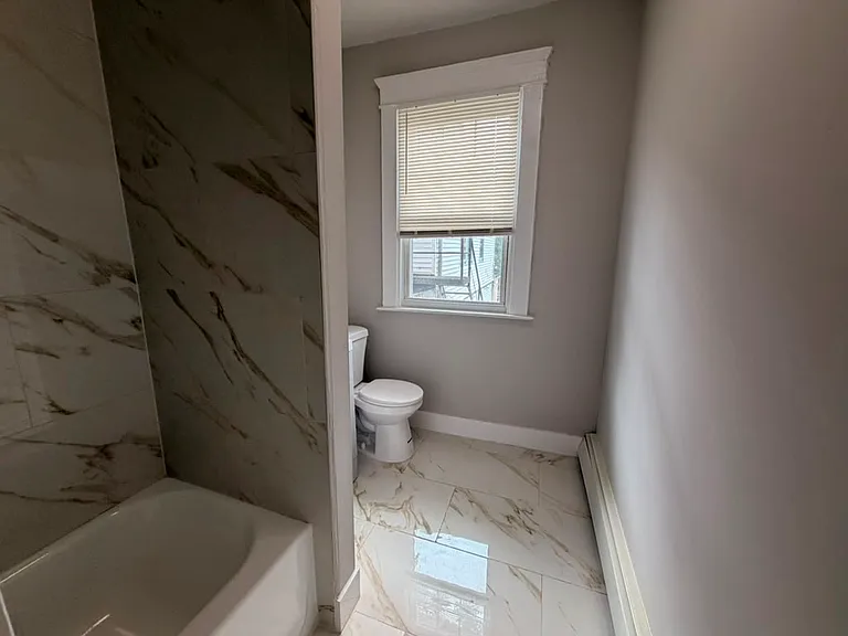 1561 Chapel St #6A — Photo 3