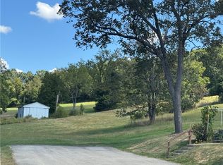 464 McCombs Rd, Venetia, PA 15367