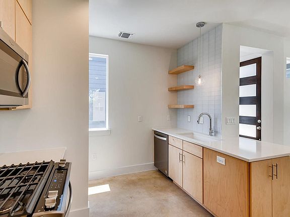 5th image of 202 Montopolis Dr #B