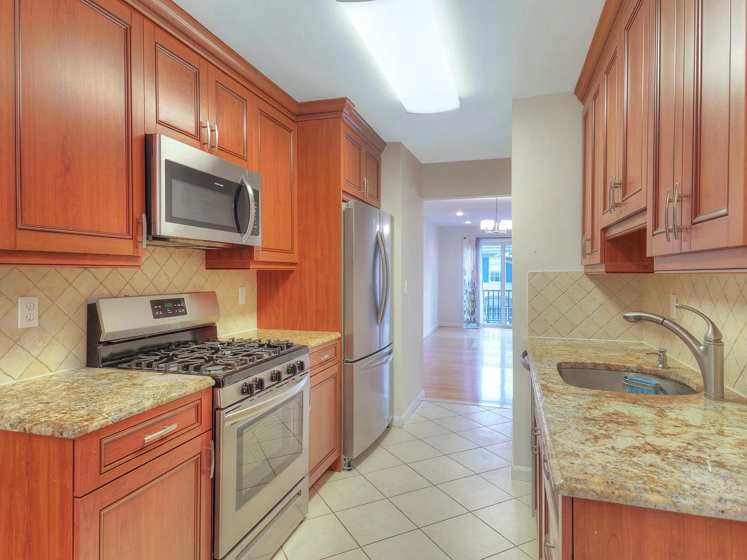 2 bed, 2.5 bath, 1428 sqft, $4,700 — Photo 4