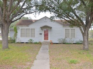 704 E Warren Ave, Kingsville, TX 78363