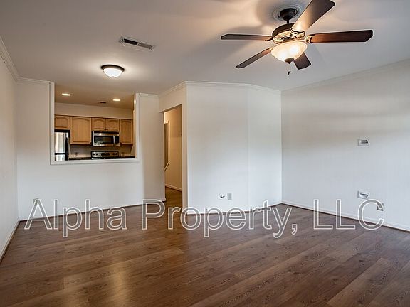 5th image of 408 Townes St Unit 11
