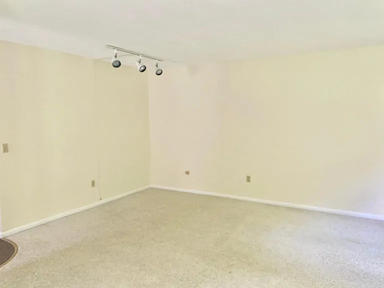 25 Baycrest Dr #601 — Photo 4