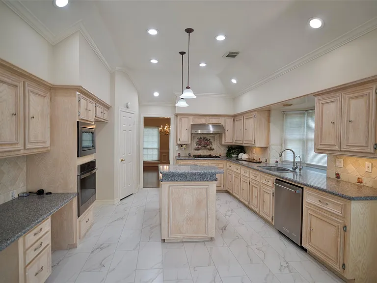 1839 Lake Winds Dr — Photo 9