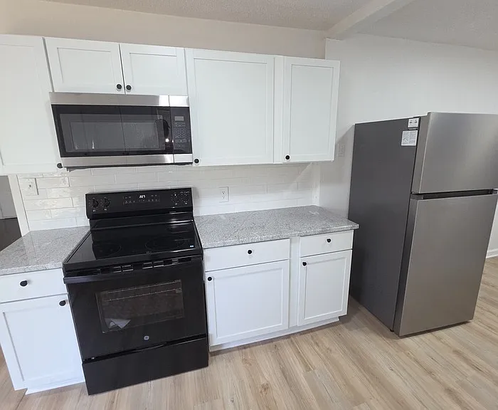 806 SE Browning Ave — Photo 9
