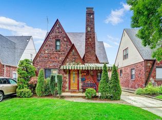 25 Birch St, Floral Park, NY 11001