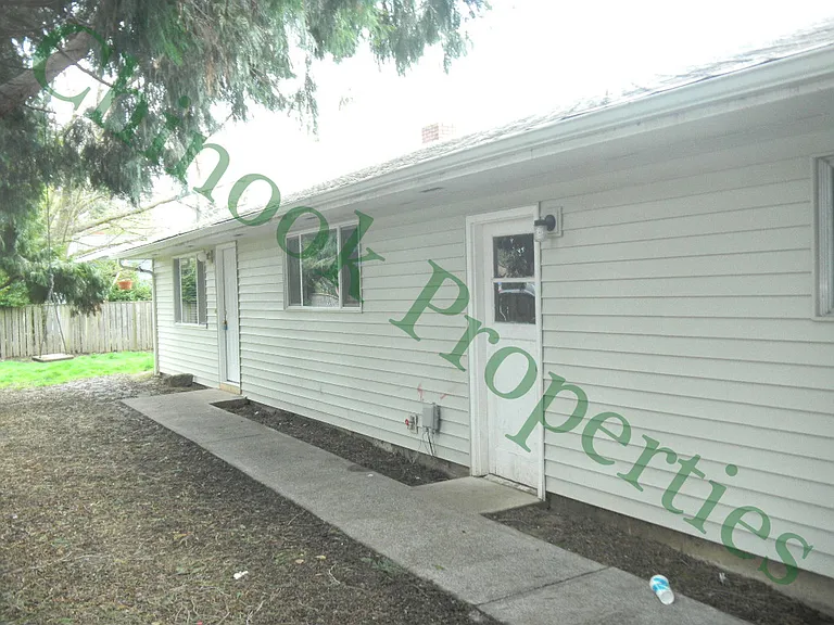 2 Bedroom Duplex in Santa Clara Neighborhood — Photo 3