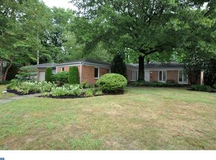 1433 Georgian Dr, Moorestown, NJ 08057