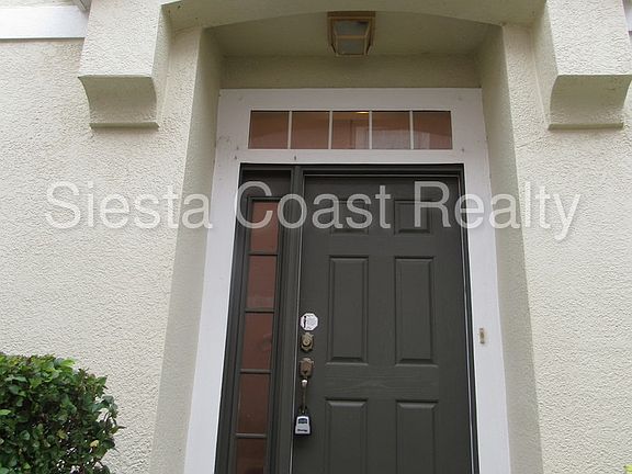 4th image of 545 52nd Ave N