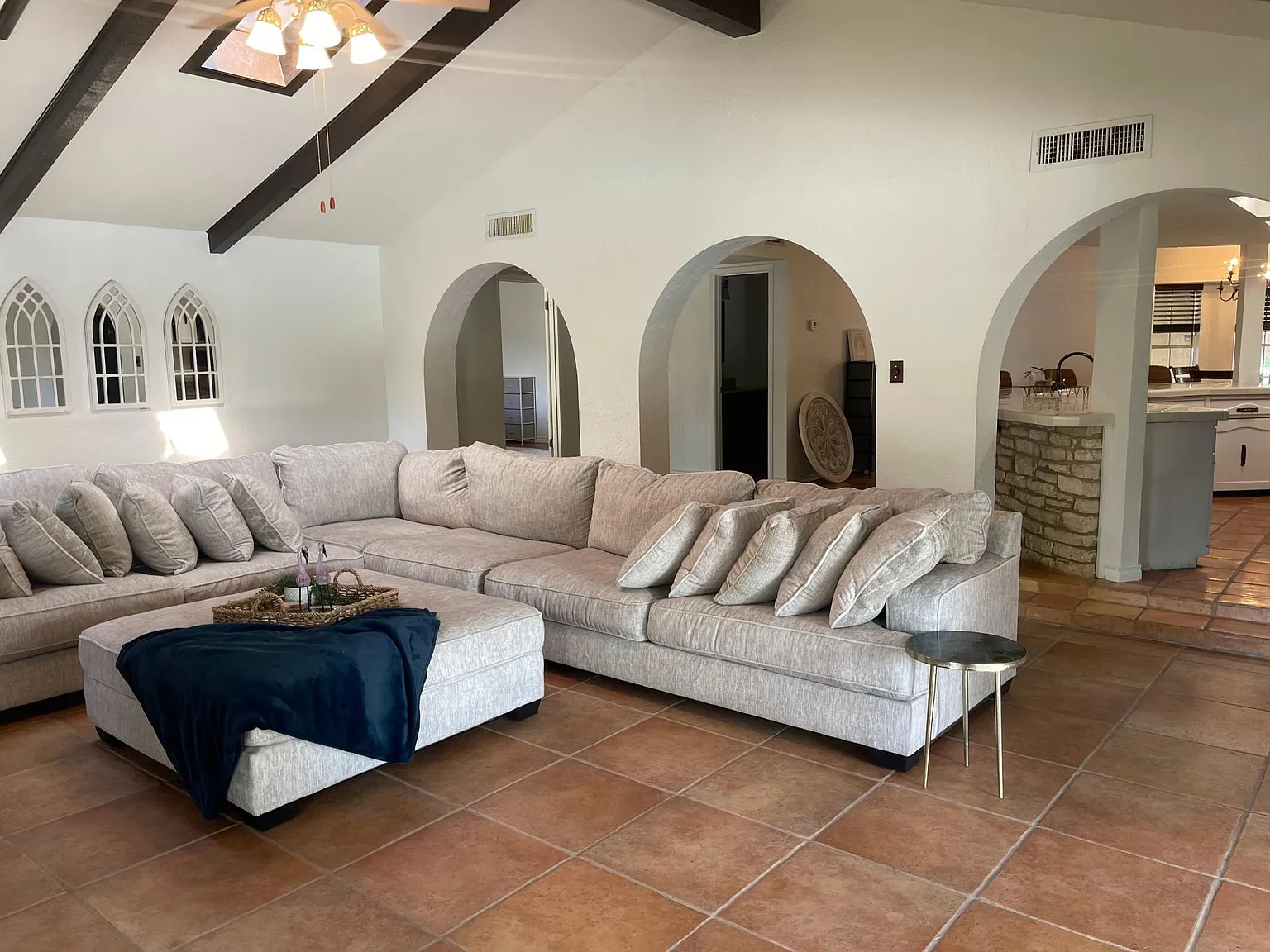 5 bed, 3061 sqft, $2,995 — Photo 2