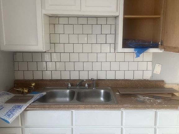 3rd image of 7747 Rosemont Ave