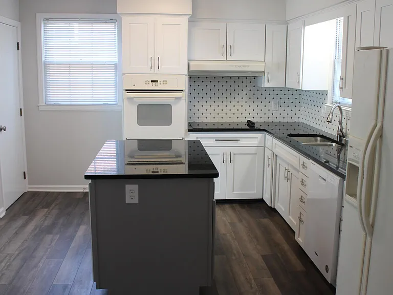 2614 Edge O Lake Dr — Photo 2