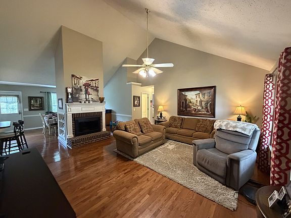 4th image of 1405 Belle Oaks Dr