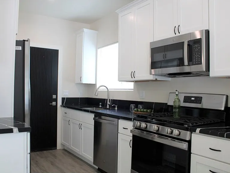 5014 Kester Ave — Photo 7