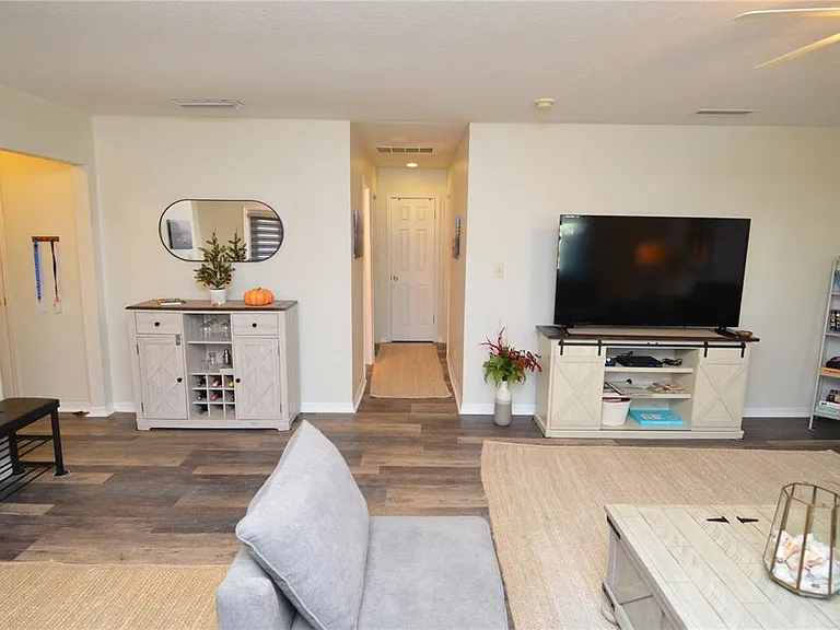 121 Seahorse Dr SE #C — Photo 21