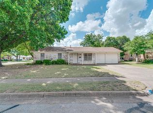 824 E Glendale St, Crowley, TX 76036