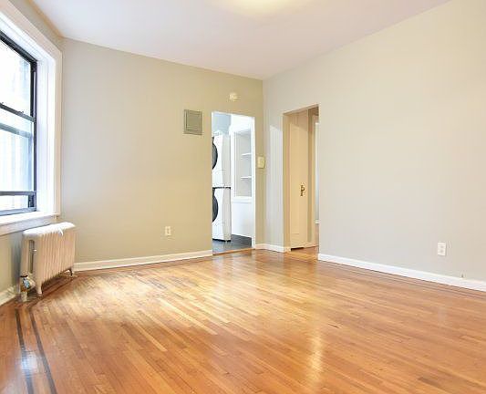 2nd image of 565 W 215th St APT 31