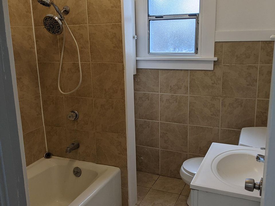 1st image of 916 Cornell Ave #1