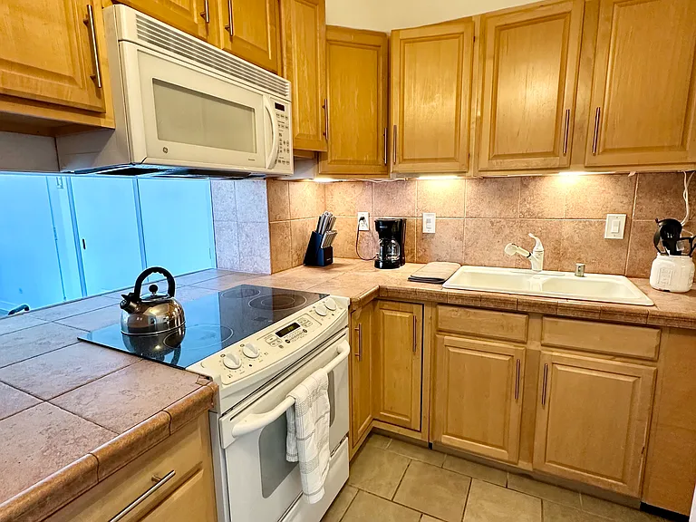 430 Keoniana St #1210 — Photo 4