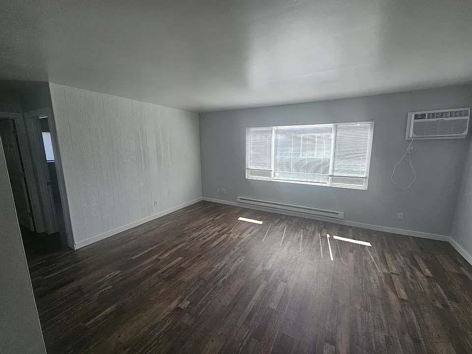 1731 La Crescent St #57