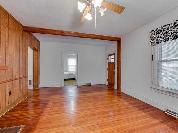 5th image of 2208 Fairview Ave