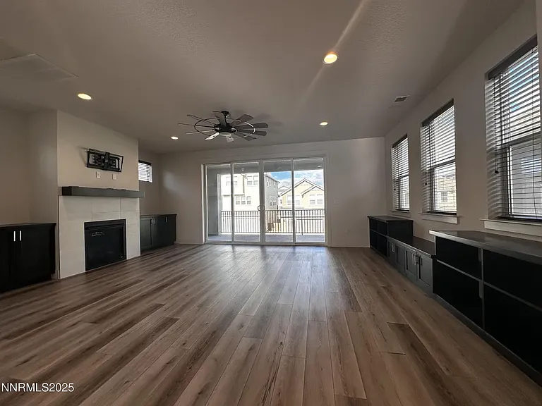 1326 Little Ln — Photo 2