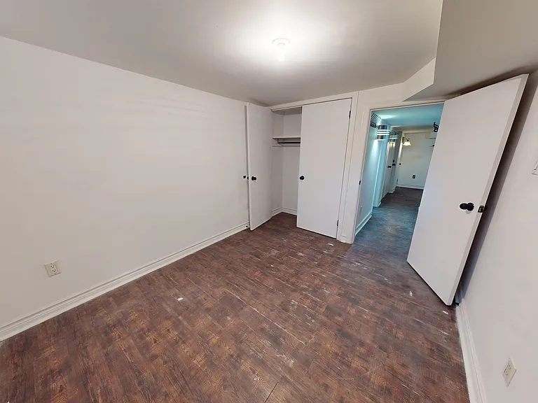1054 Dovercourt Rd #BASEMENT — Photo 15
