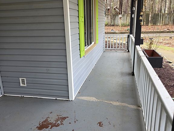 3rd image of 195 Bennington Dr
