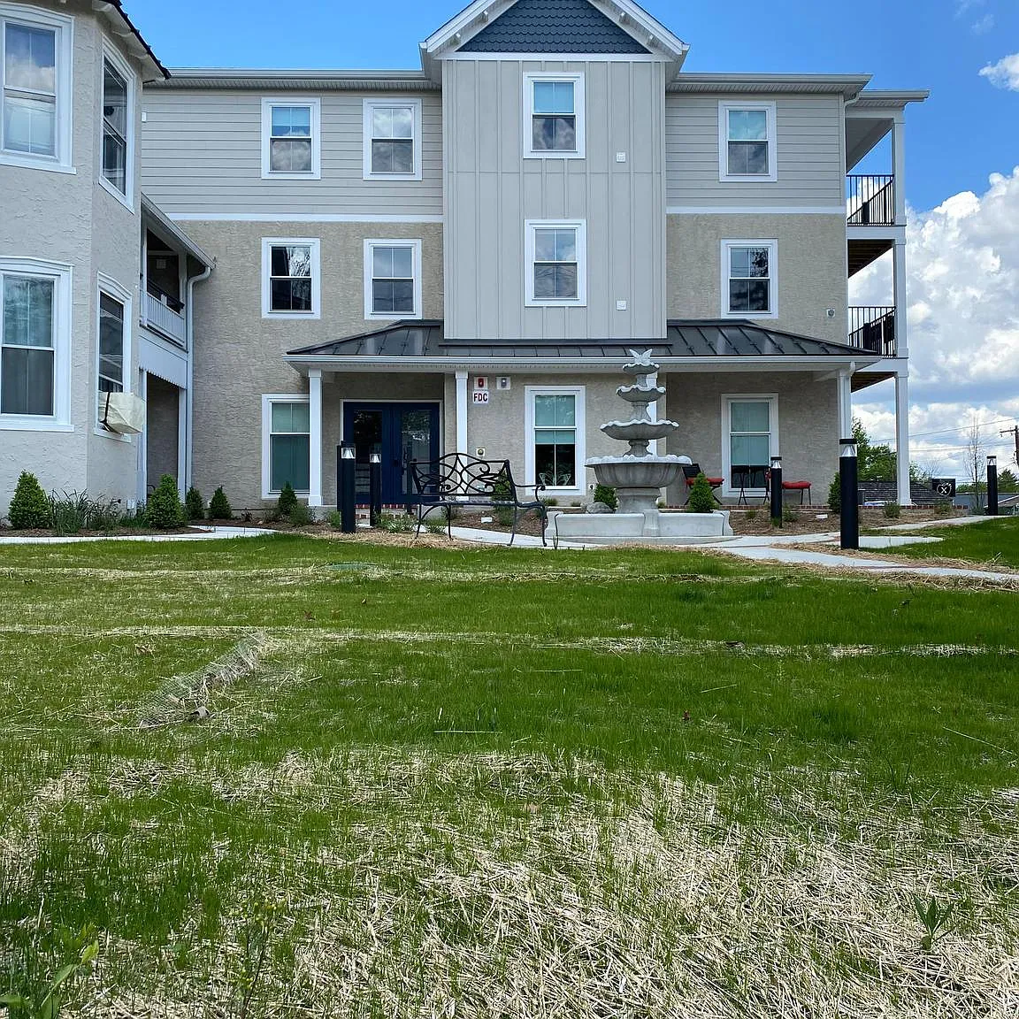 2 bed, 1.0 bath, $2,000 — Photo 2