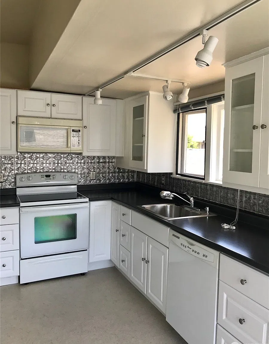 2 bed, 1010 sqft, $2,500 — Photo 3