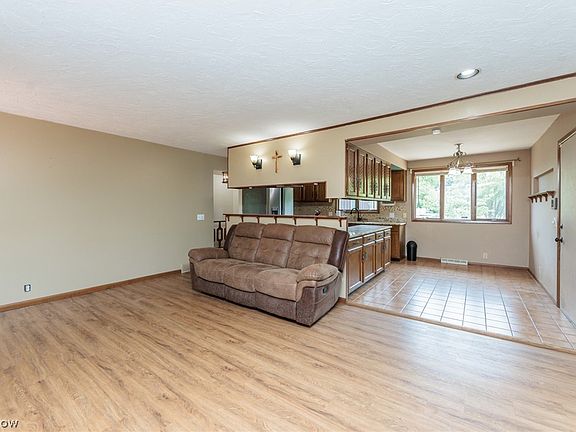 4th image of 2520 W Skyline Dr