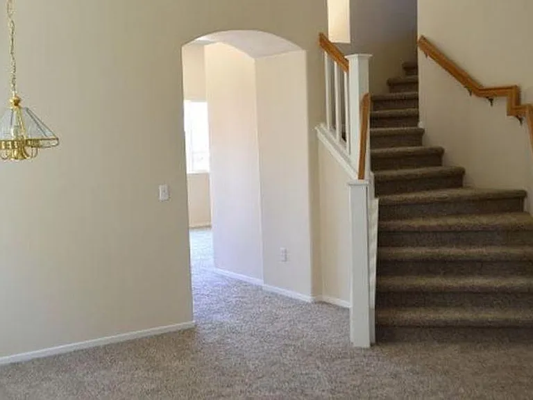 1627 Venice Cir — Photo 6