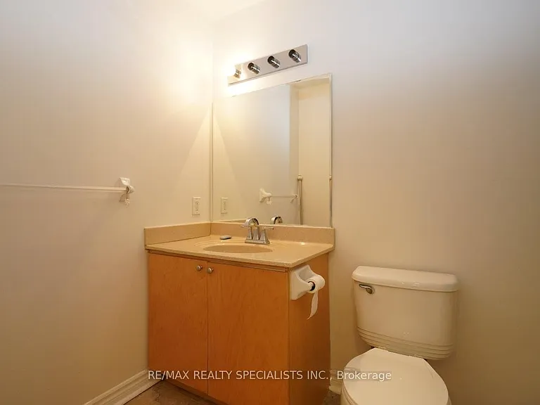 330 Princess Royal Dr #320 — Photo 19