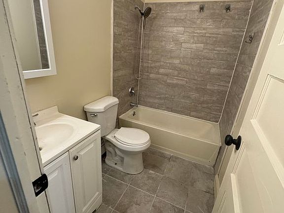 5th image of 304 Shelton Ave