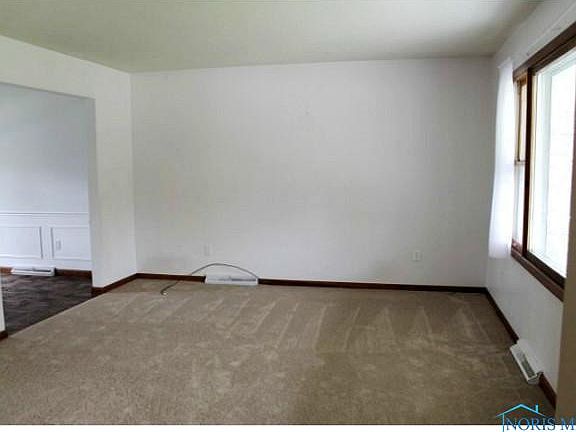 2nd image of 121 Hidden Cove St