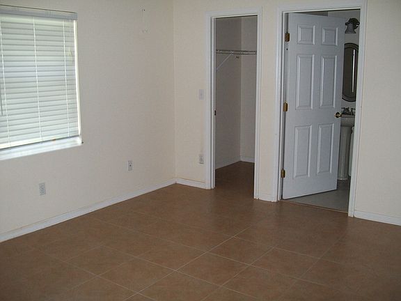 5th image of 1213 SW Marmore Ave