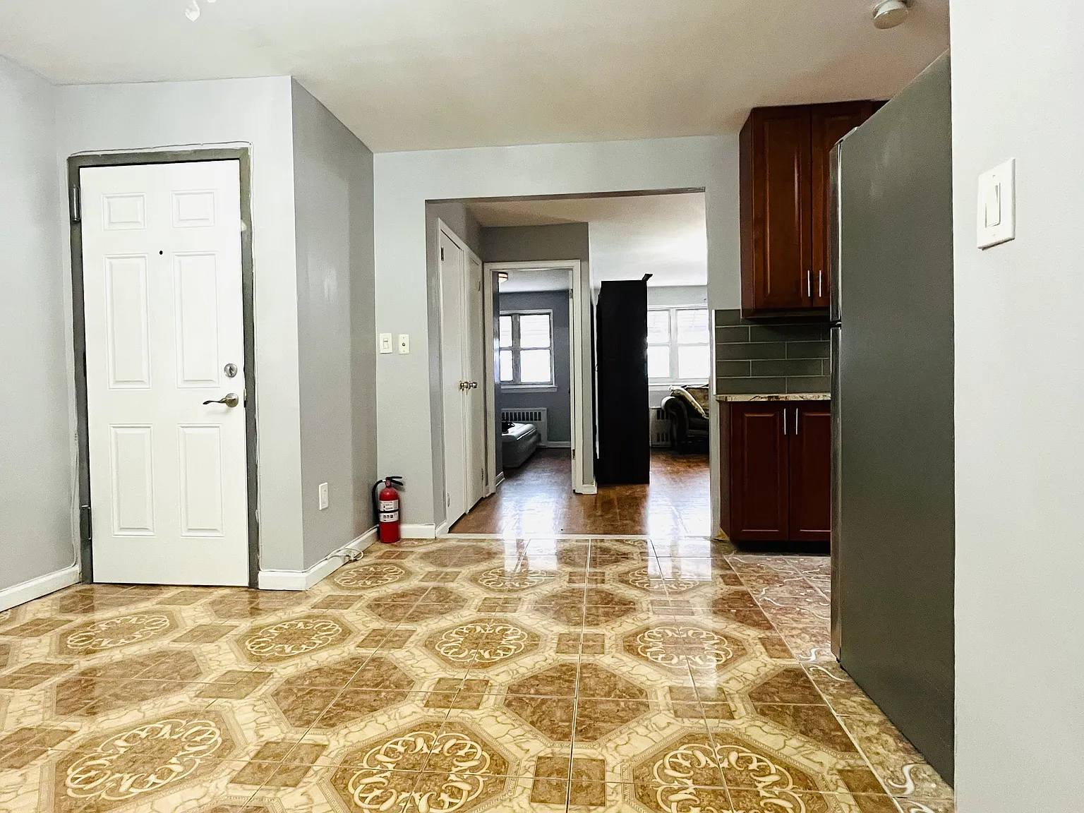 3 bed, $3,000 — Photo 2