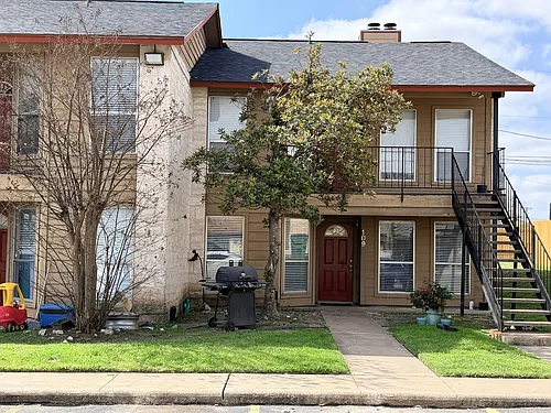 209 E Noton St #109 Photo 1