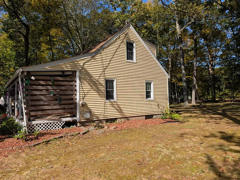 57 Bradford Dr — Photo 3
