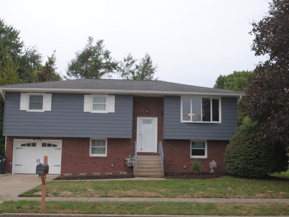 1st image of 105 Mockingbird Dr