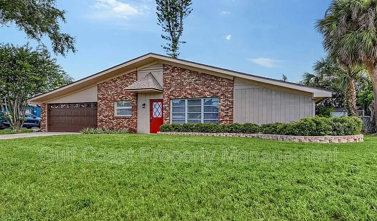 2551 Waneta Dr — Photo 1