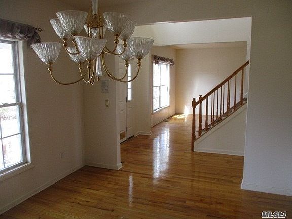 3rd image of 6 Moss Creek Ln
