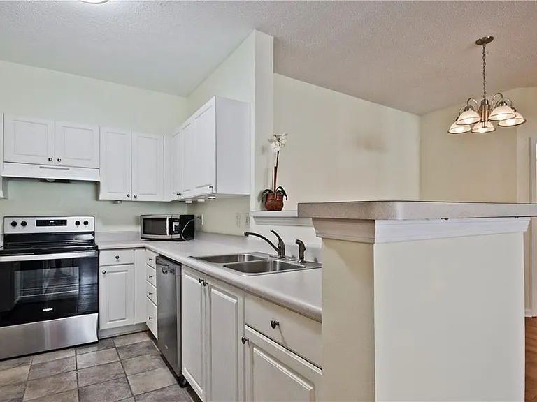 8102 Woodland Ln #8102 — Photo 16